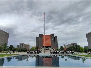 信息技术学院举行升国旗仪式